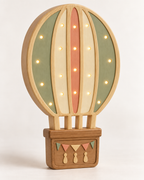 Lampe Montgolfière ORAWOOD à poser avec points lumineux, vue trois-quarts