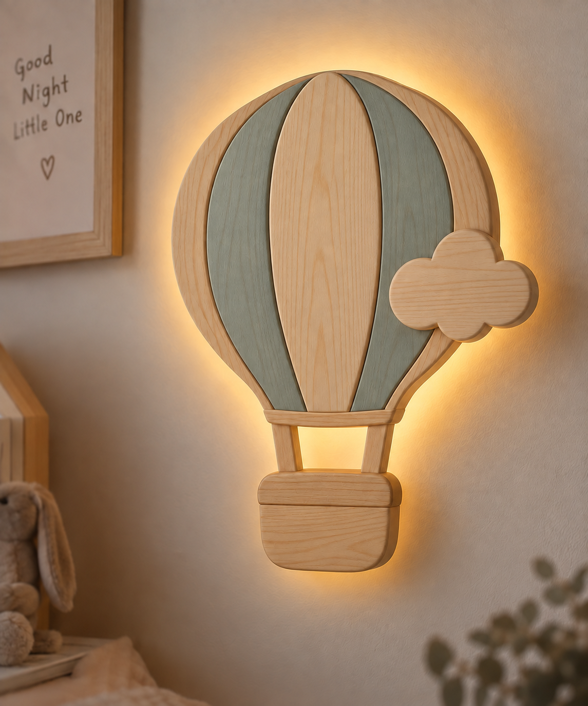 Visualisation de la lampe Montgolfière murale ORAWOOD, modèle nuage bleu en pin avec halo arrière