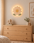 Visualisation illustrative de la lampe Marguerite murale ORAWOOD avec halo lumineux arrière