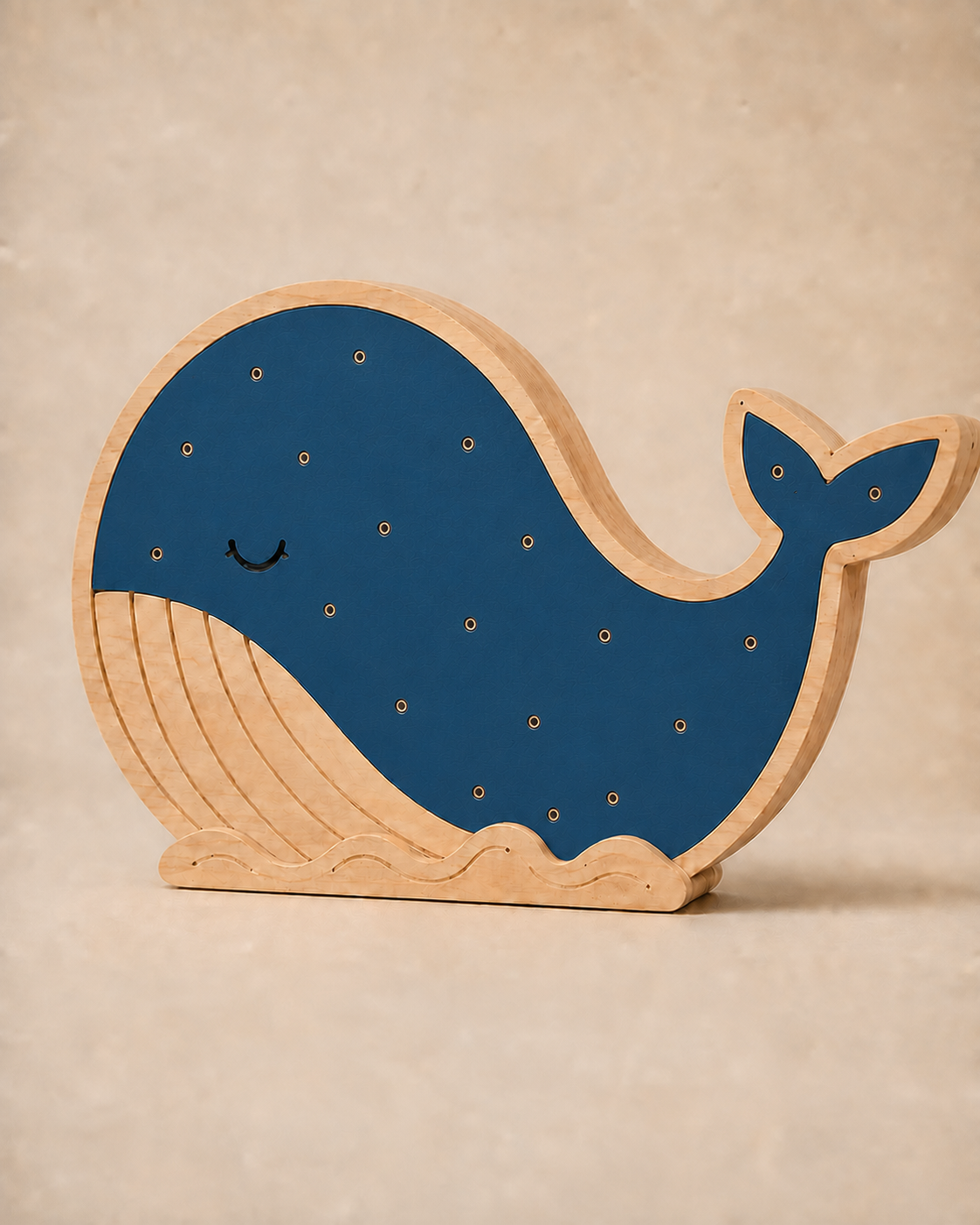 Lampe veilleuse Baleine ORAWOOD en pin massif, éteinte
