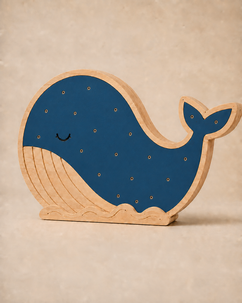 Lampe veilleuse Baleine ORAWOOD en pin massif, éteinte