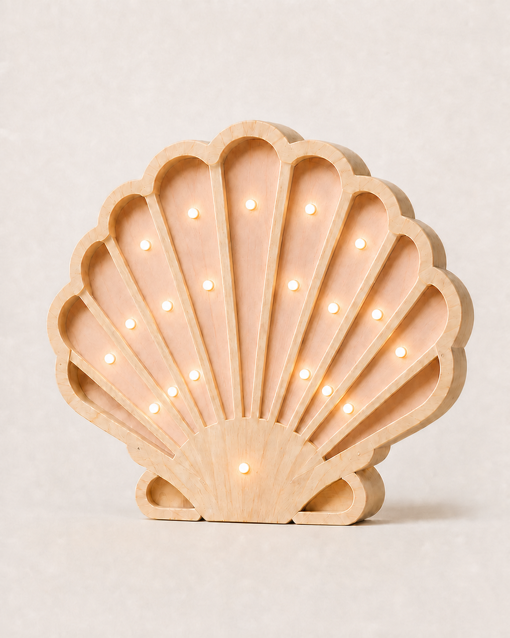 Lampe veilleuse Coquillage ORAWOOD en pin massif, allumée