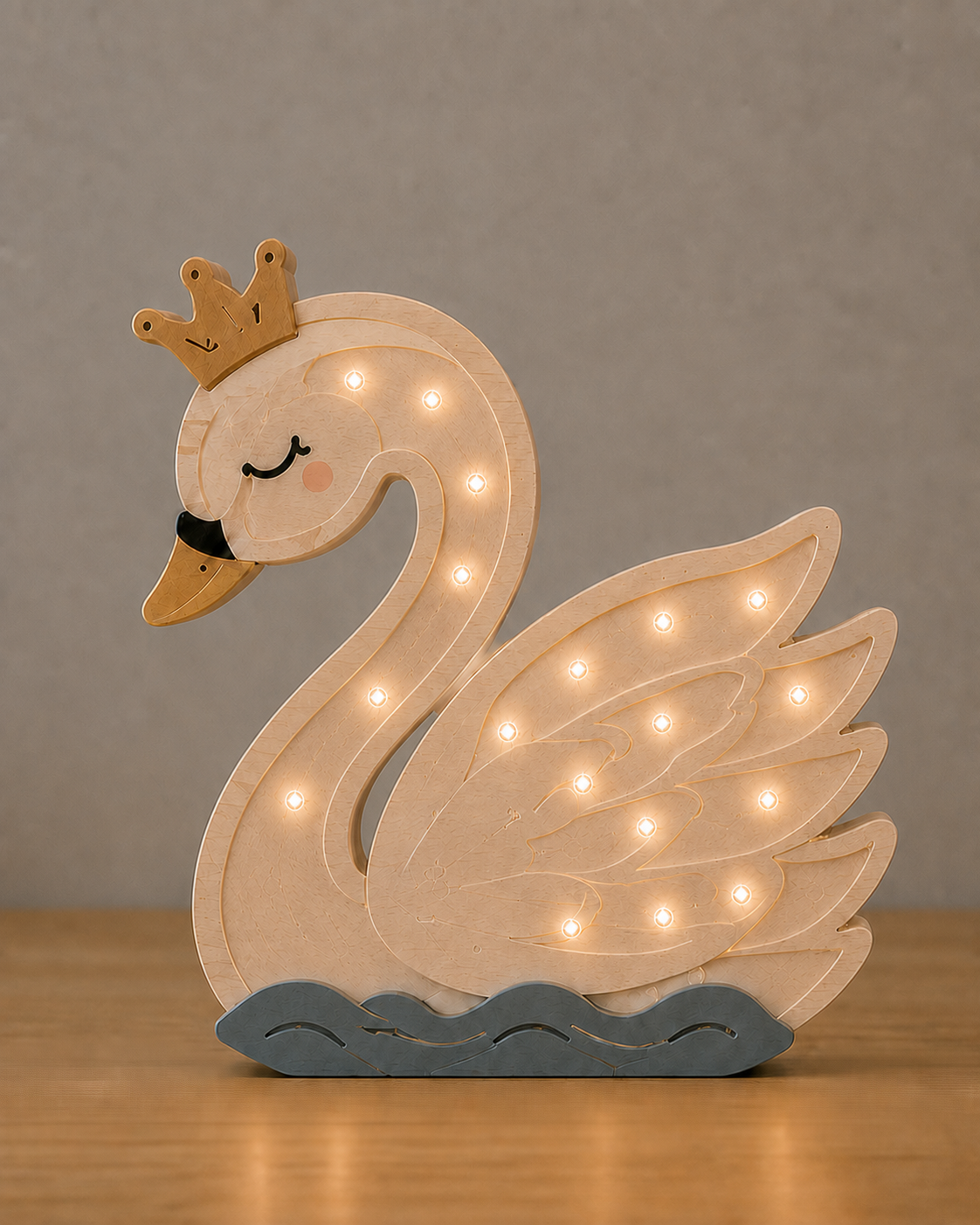 Lampe veilleuse Cygne ORAWOOD en pin massif, allumée