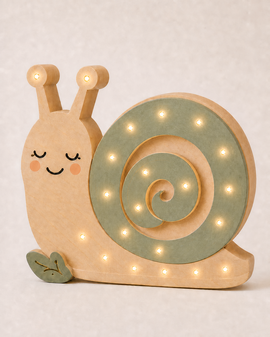 Lampe veilleuse Escargot ORAWOOD en pin massif, allumée