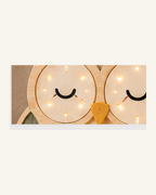 Lampe Hibou ORAWOOD, gros plan du bois et des points lumineux