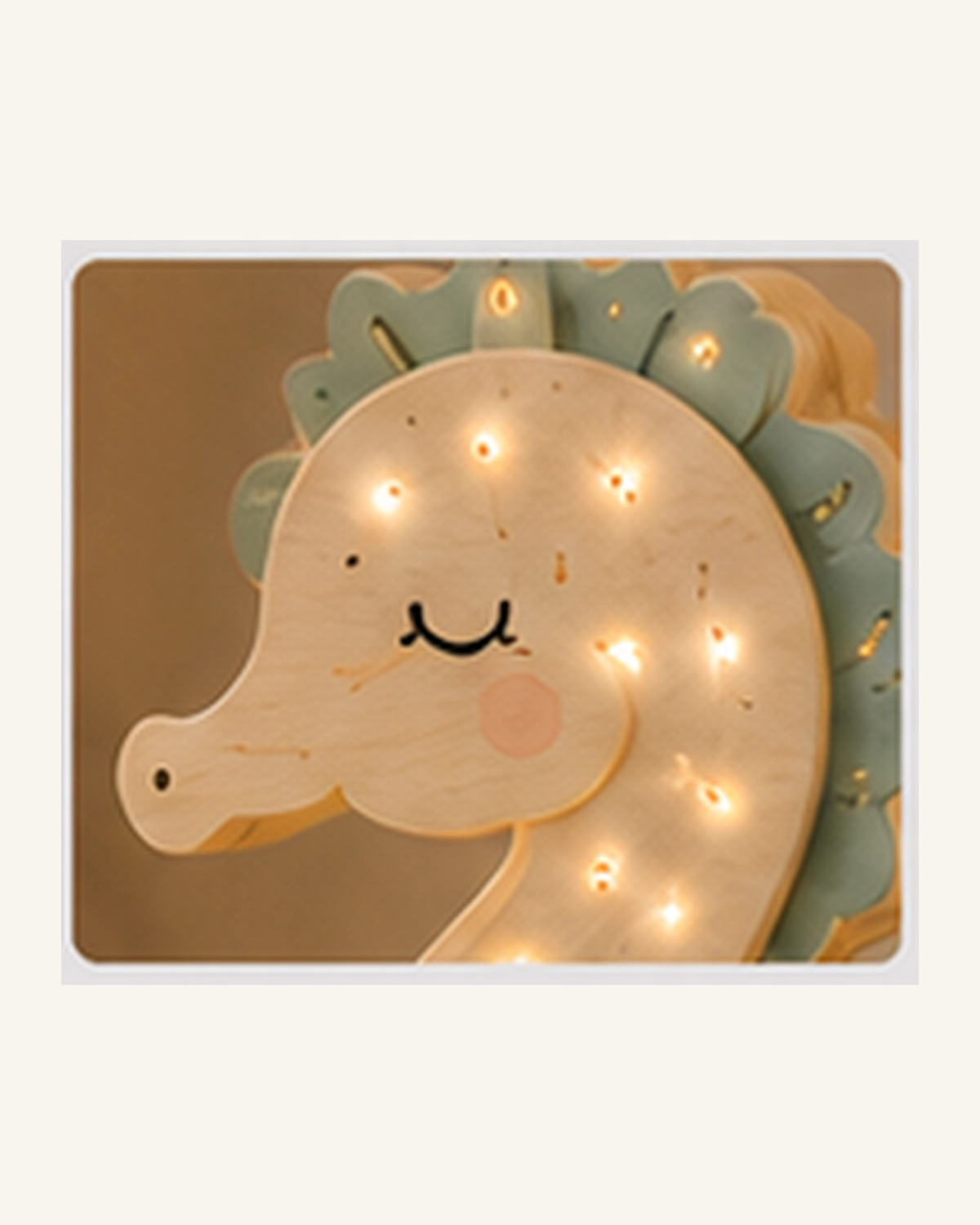 Lampe Hippocampe ORAWOOD, gros plan du bois et des points lumineux
