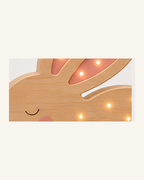 Lampe Lapin ORAWOOD, gros plan du bois et des points lumineux