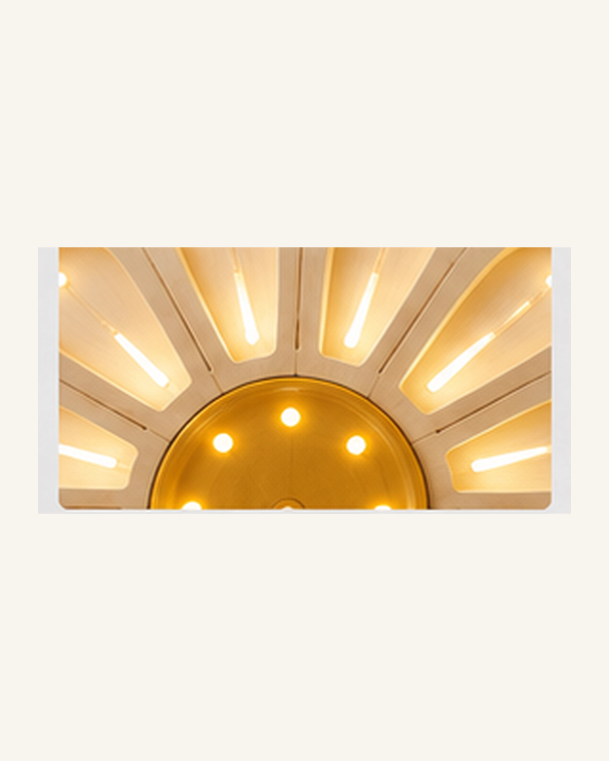 Lampe Marguerite ORAWOOD, gros plan du bois et des points lumineux