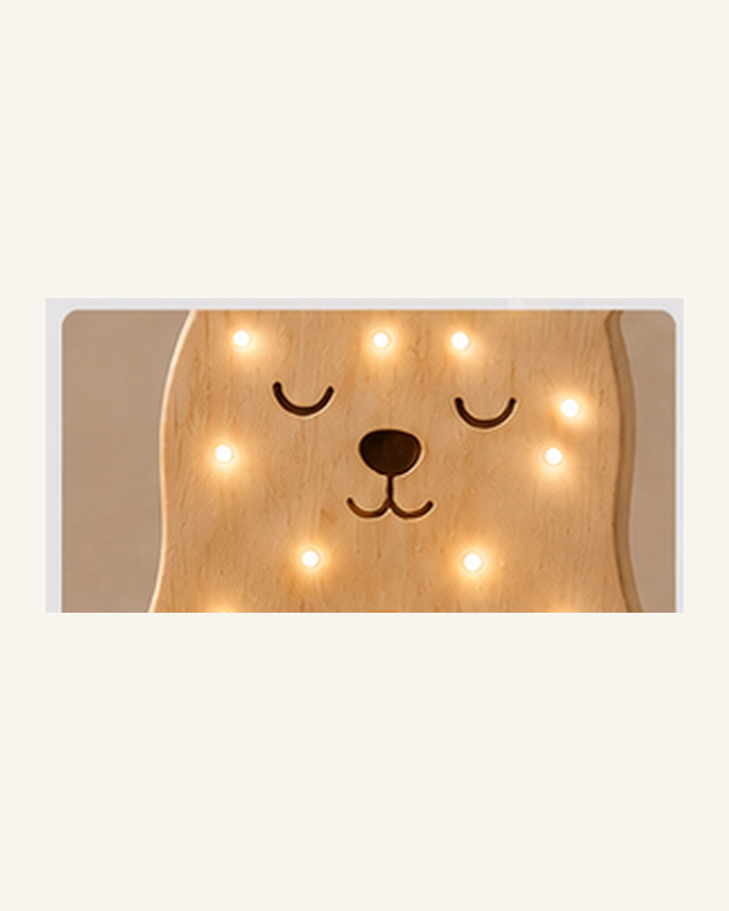 Lampe Ours ORAWOOD, gros plan du bois et des points lumineux