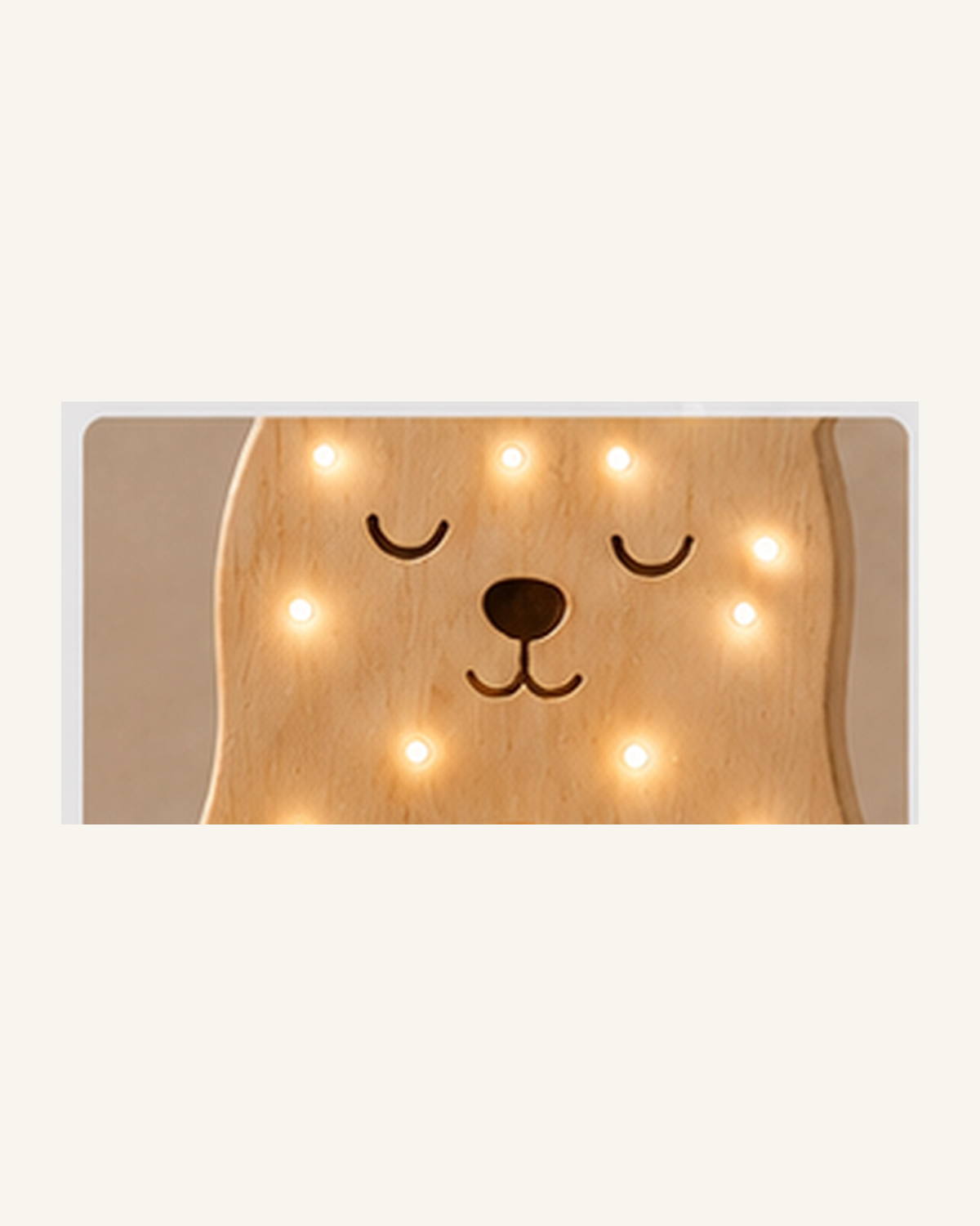 Lampe Ours ORAWOOD, gros plan du bois et des points lumineux