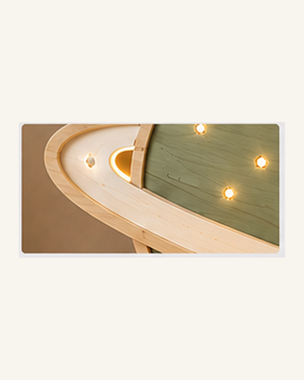 Lampe Planète ORAWOOD, gros plan du bois et des points lumineux