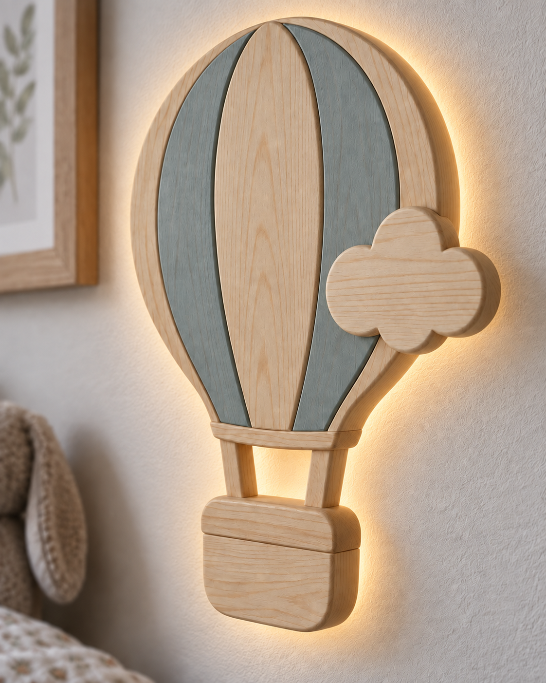ORAWOOD wall balloon PDP concept 2026-09-26 — Nuage bleu, gros plan illustratif du pin, du nuage et de la nacelle