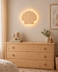 Visualisation illustrative de la lampe Coquillage murale ORAWOOD avec halo lumineux arrière