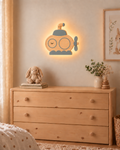 Visualisation illustrative de la lampe Sous-marin murale ORAWOOD avec halo lumineux arrière